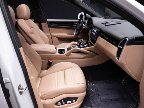 Used 2021 Porsche Cayenne AWD/4WD image 54