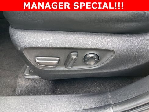 Used 2023 Toyota Highlander XLE image 18