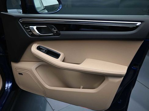 Certified 2026 Porsche Macan AWD/4WD image 19