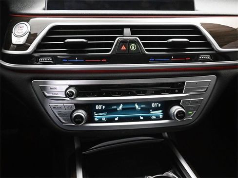 Used 2020 BMW 740i xDrive 740i xDrive w/ Cold Weather Package image 37