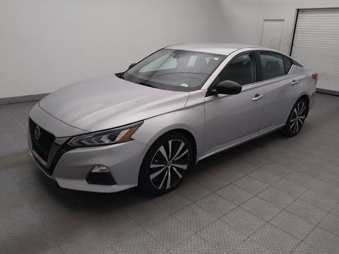 Used 2021 Nissan Altima 2.5 SR FWD image 2