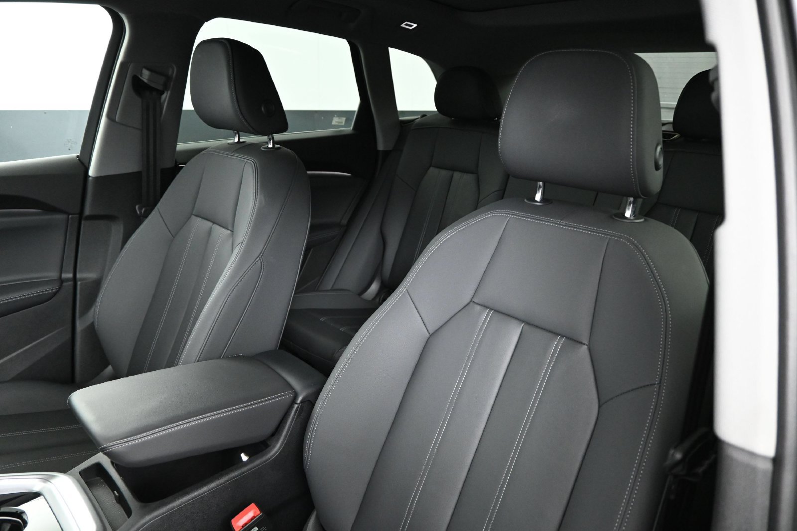 Used 2025 Audi Q5 Premium Plus w/ Premium Plus AWD/4WD image 8