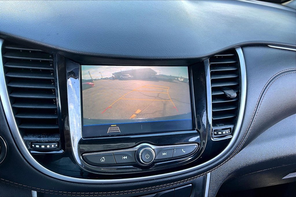 Used 2022 Chevrolet Trax LT w/ LT Convenience Package FWD image 9