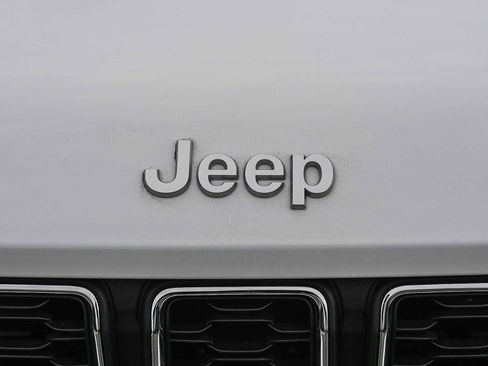 New 2025 Jeep Grand Cherokee L Laredo image 12