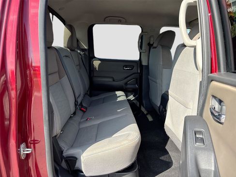 Used 2022 Nissan Frontier SV AWD/4WD image 25