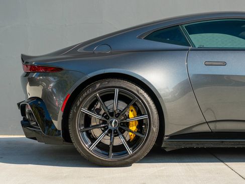 Used 2019 Aston Martin V8 Vantage Coupe image 34