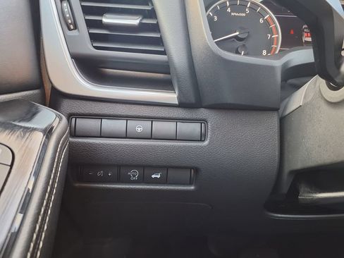 Used 2025 Nissan Rogue SV AWD/4WD image 35