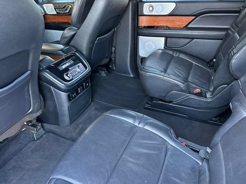 Used 2018 Lincoln Navigator Reserve w/ Technology Package AWD/4WD image 11