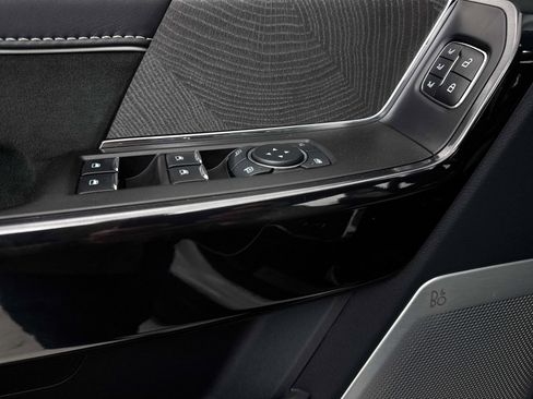 Used 2023 Ford F150 Lightning Platinum image 35