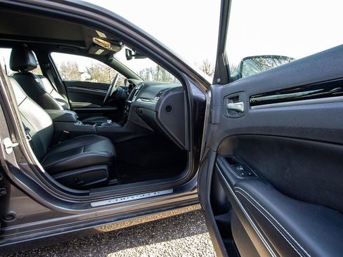 Used 2018 Chrysler 300 S w/ Safetytec Plus Group image 18