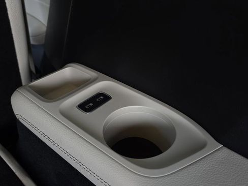 Used 2024 Mercedes-Benz GLS 450 4MATIC image 21