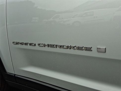 Used 2022 Jeep Grand Cherokee L Laredo w/ Luxury Tech Group I image 30