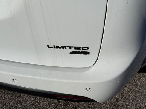 New 2026 Chrysler Pacifica Limited w/ S Appearance Package FWD image 6