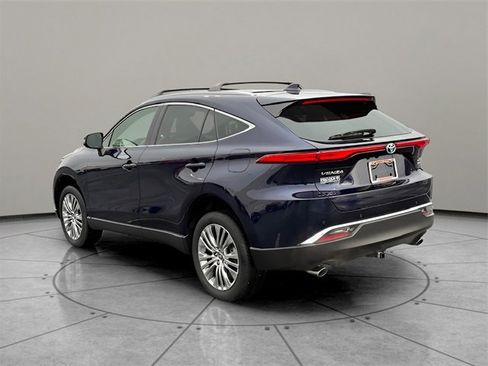 Used 2022 Toyota Venza XLE image 4