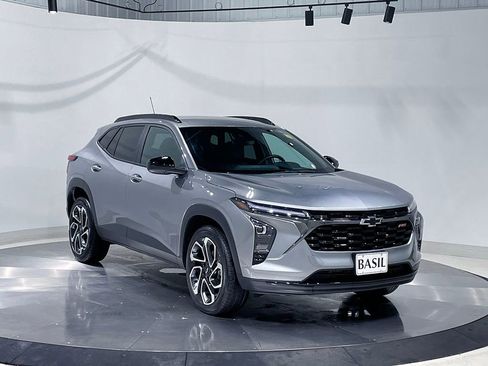 Used 2025 Chevrolet Trax RS FWD image 40