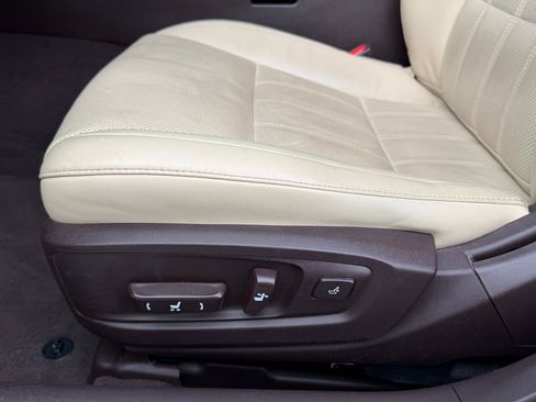 Used 2016 Lexus ES 300h w/ Luxury Package w/Wood Trim FWD image 14