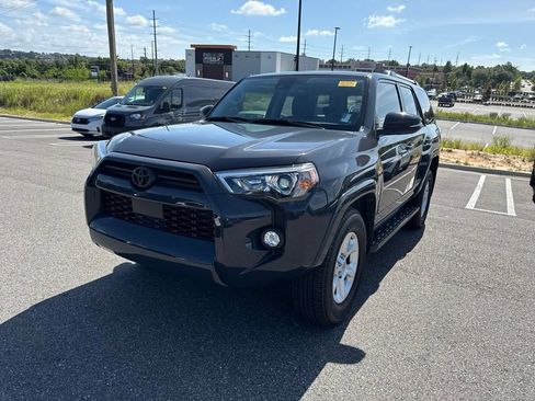 Used 2024 Toyota 4Runner SR5 Premium w/ Moonroof Package RWD image 5