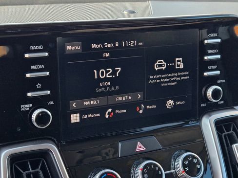 Used 2023 Kia Sorento LX image 30