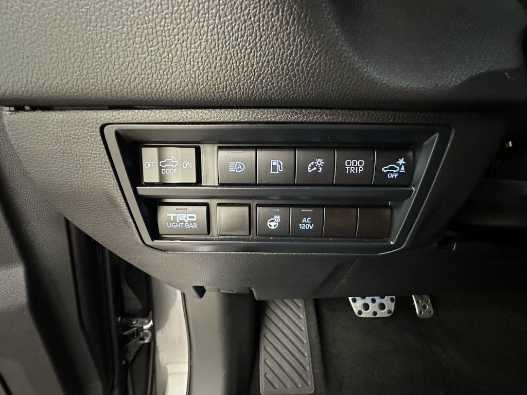 Used 2024 Toyota Tundra Limited AWD/4WD image 27