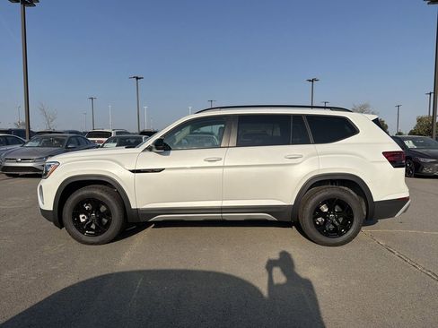 New 2026 Volkswagen Atlas Peak Edition AWD/4WD image 2