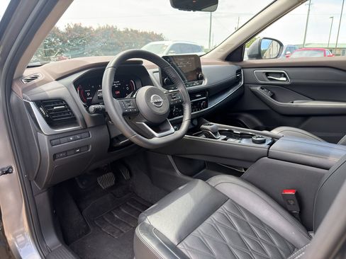 Certified 2023 Nissan Rogue Platinum w/ Platinum Premium Package AWD/4WD image 10