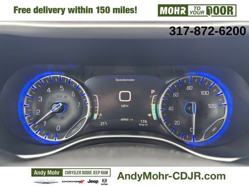 Used 2023 Chrysler Pacifica Touring-L image 4