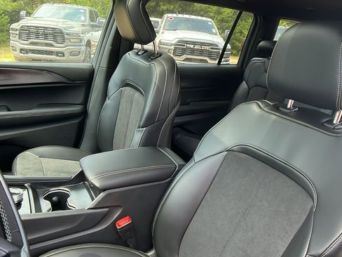 New 2025 Jeep Grand Cherokee L Altitude image 18