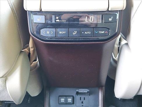 Used 2021 Toyota Highlander Platinum AWD/4WD image 25