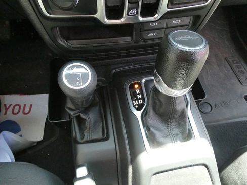 Used 2023 Jeep Gladiator Sport AWD/4WD image 28