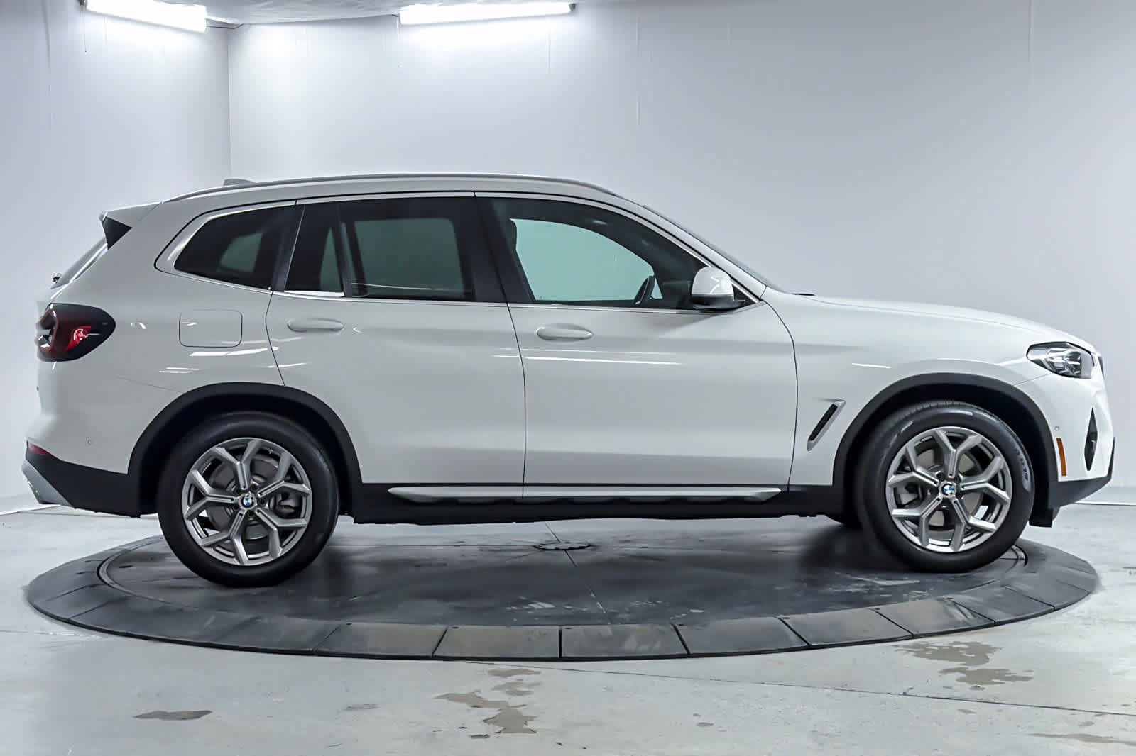 Used 2024 BMW X3 xDrive30i w/ Premium Package AWD/4WD image 8