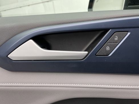 Used 2024 Volkswagen Taos SE image 21