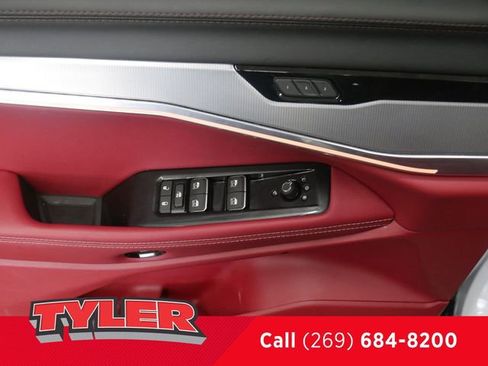 Used 2025 Jeep Wagoneer S Launch Edition image 24