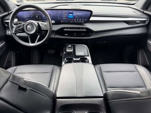 Used 2025 Buick Enclave Preferred image 3