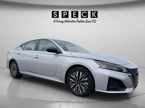 Used 2024 Nissan Altima 2.5 SV FWD image 7