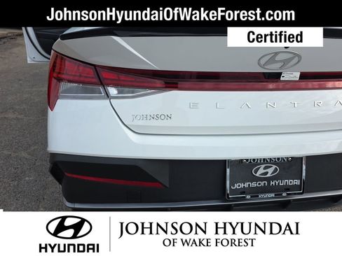 Certified 2025 Hyundai Elantra SEL image 40