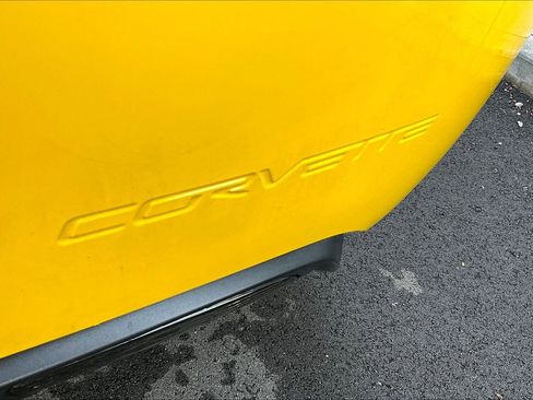 Used 2007 Chevrolet Corvette Coupe w/ Performance Package RWD image 19