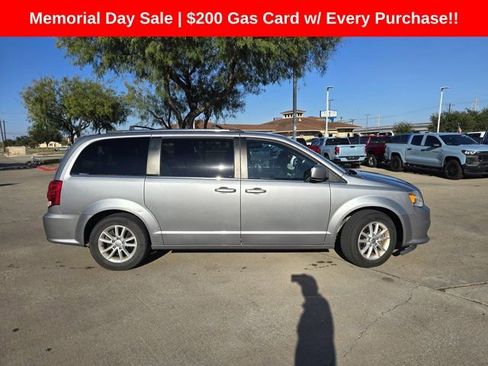 Used 2019 Dodge Grand Caravan SXT FWD image 2