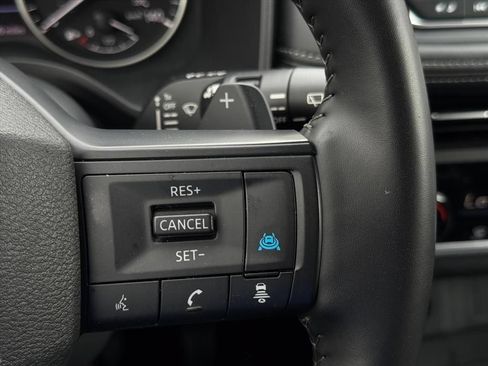 Used 2025 Nissan Rogue SV FWD image 18