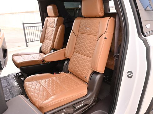 Used 2021 Cadillac Escalade ESV Sport w/ Driver Assist Tech Package AWD/4WD image 20