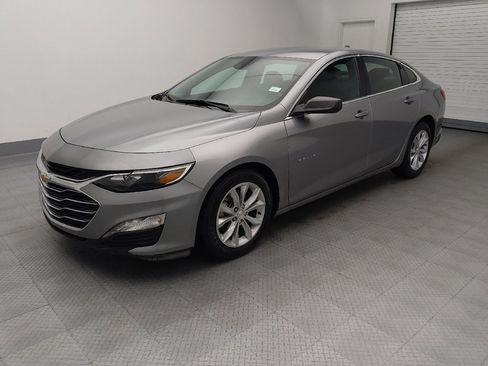 Used 2025 Chevrolet Malibu LT FWD image 2
