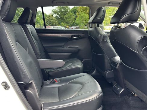 Used 2021 Toyota Highlander Limited AWD/4WD image 11