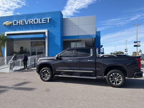 Used 2022 Chevrolet Silverado 1500 High Country w/ Technology Package image 7