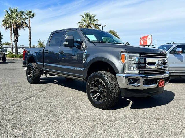Used 2017 Ford F250 Lariat w/ Lariat Ultimate Package AWD/4WD image 4
