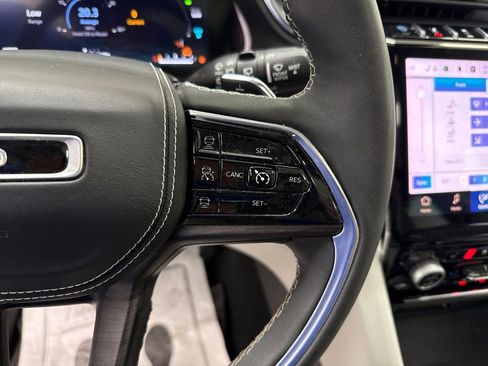 Used 2022 Jeep Grand Cherokee Overland w/ Luxury Tech Group IV image 26