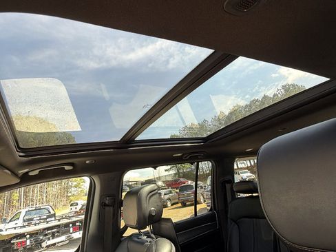 Used 2024 Jeep Wagoneer Series II w/ Convenience Group I image 18