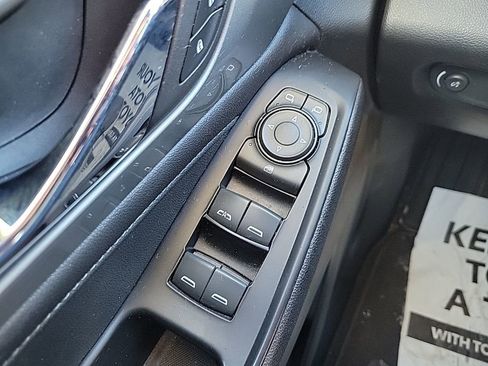 Used 2023 Chevrolet Traverse LT image 23