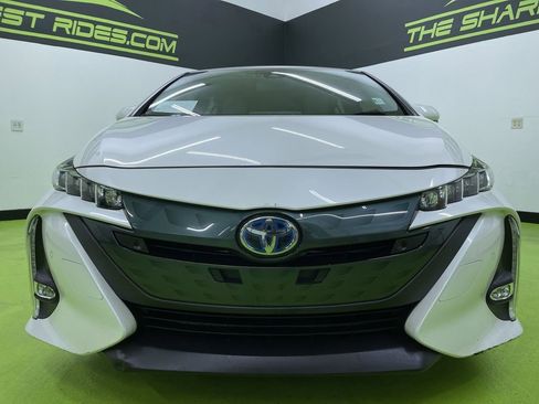 Used 2018 Toyota Prius Prime Advanced image 3