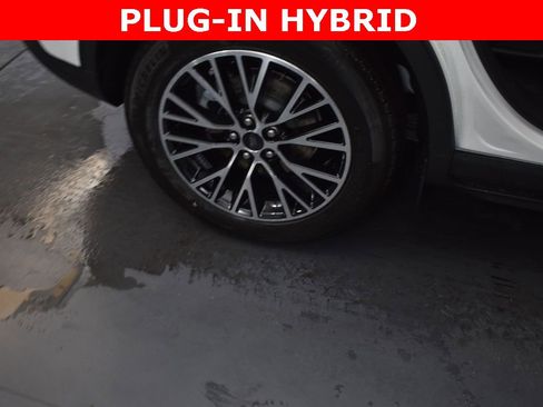 New 2025 Ford Escape SE w/ PHEV Premium Package image 17