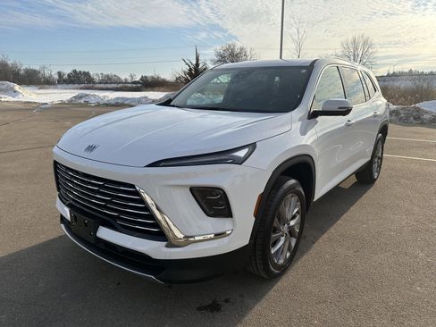 Used 2025 Buick Enclave Preferred image 9