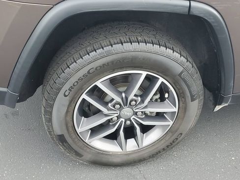 Used 2018 Jeep Grand Cherokee Limited AWD/4WD image 5
